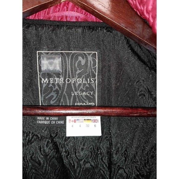 Metropolis Legacy Red hooded coat. Size 4 - Picture 9 of 9